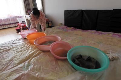 文山楼上漏水，住户失联，小区没物管，业主维权难！律师来支招……